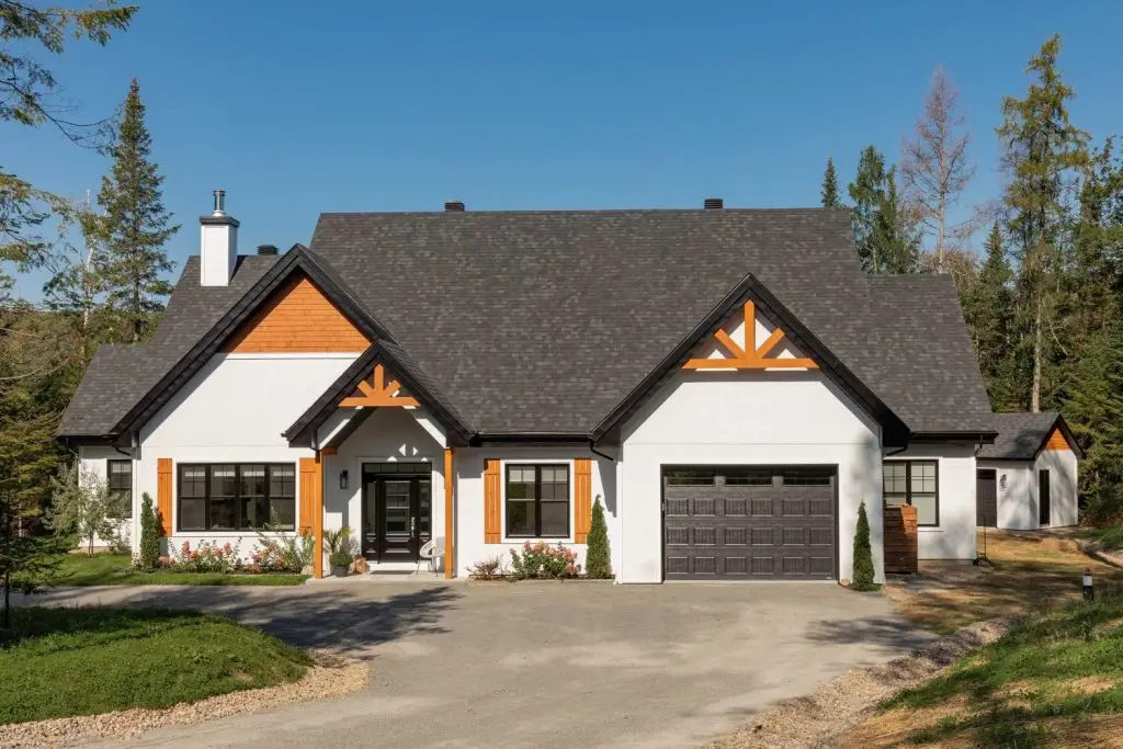Maison neuve construite par Invesco Habitation à Morin-Heights — projet Allen Falls.