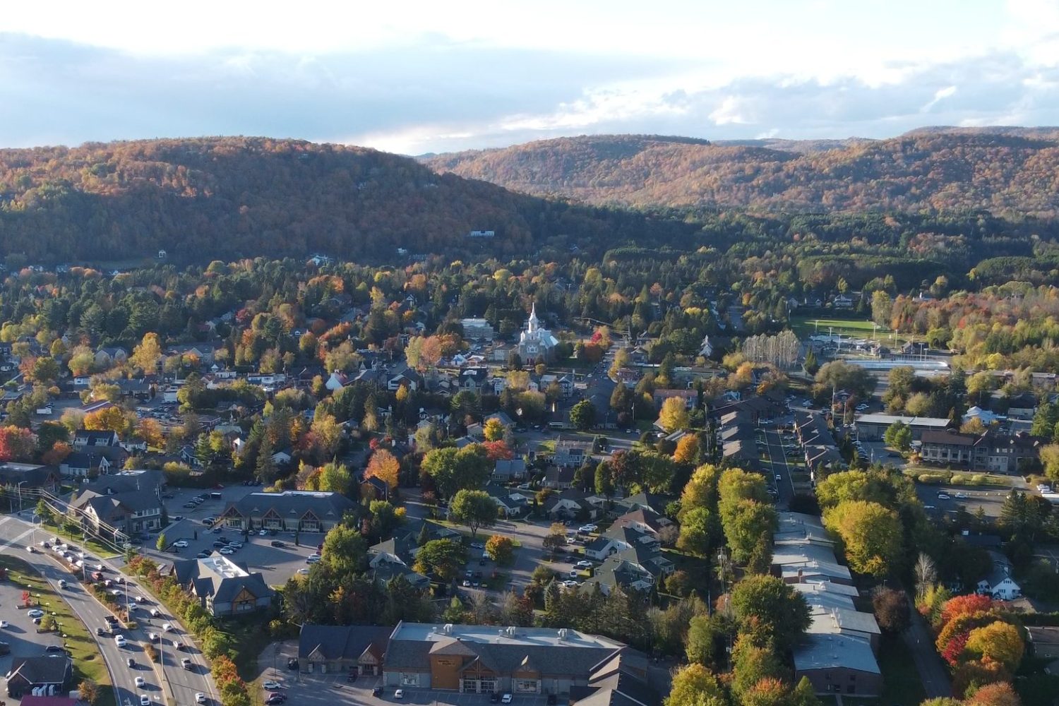 Vue aérienne du village de Saint-Sauveur
